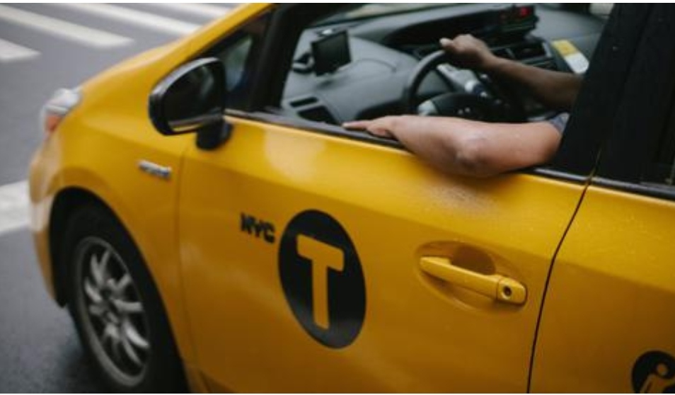 Taxista se vistió de héroe para salvar la vida de pasajeros tras mortal accidente