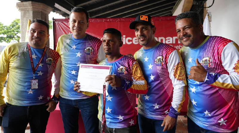 Entregan motocicletas a trabajadores del estado La Guaira para impulsar el desarrollo económico nacional