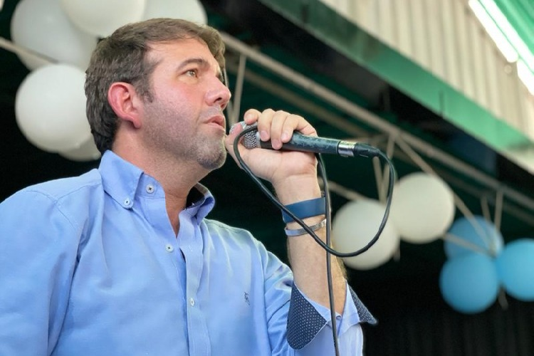 Carlos Prosperi apunta a la maquinaria adeca como su punto fuerte en las primarias