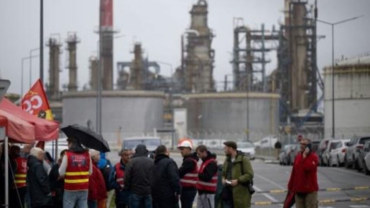 Anulaciones de vuelos y refinerías paradas en los próximos días en Francia