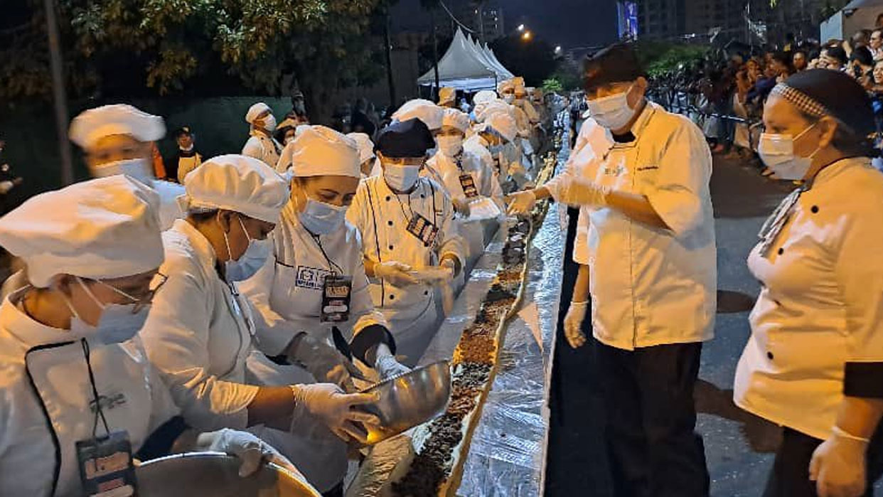 Barquisimeto rompe récord con el pepito más grande del mundo