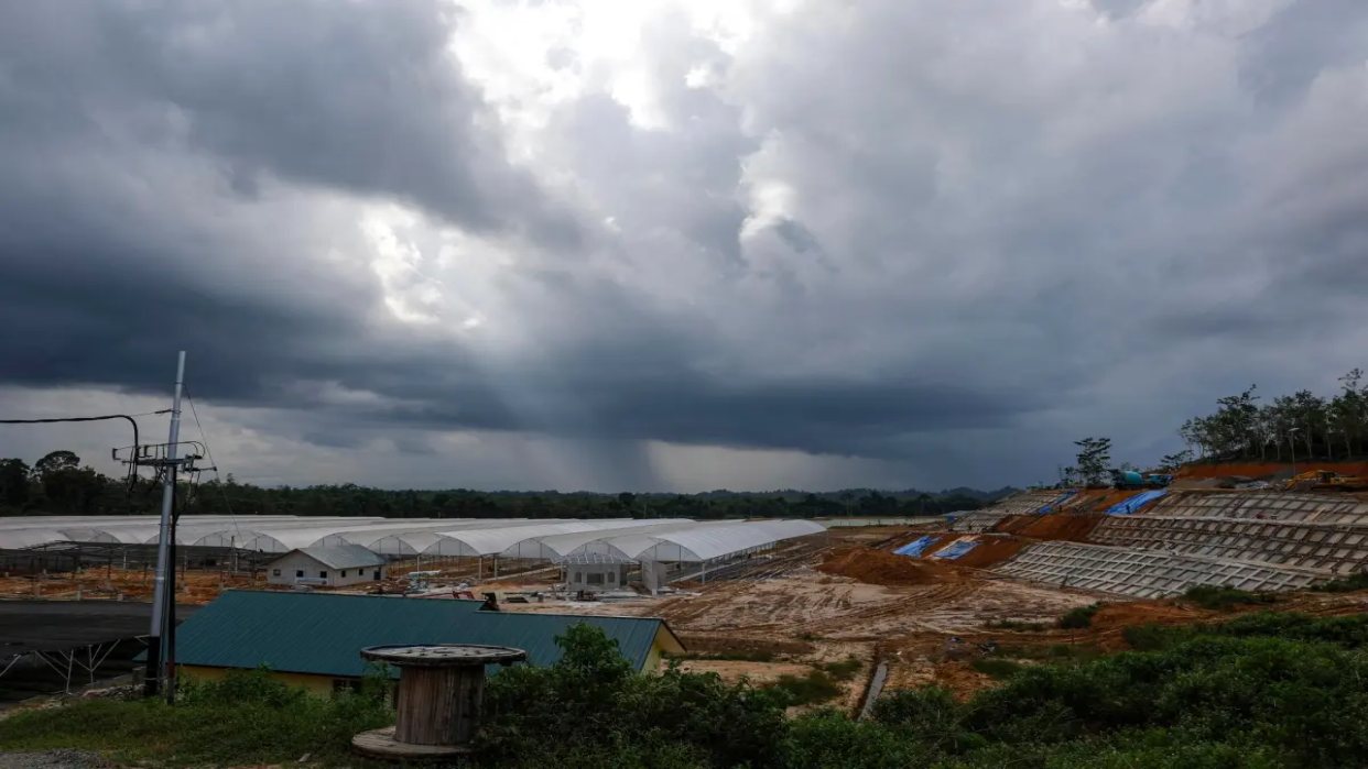 Elevan a 46 los muertos por corrimiento de tierra en el noroeste de Indonesia