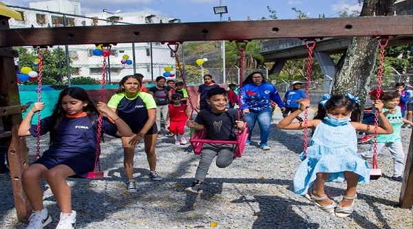 Alcaldesa Carmen Meléndez celebra recuperación de 563 canchas en Caracas