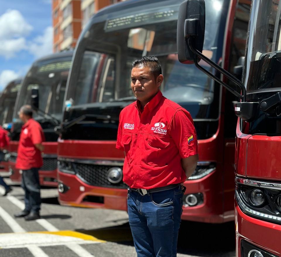 La alcaldesa de Caracas entregó 20 unidades de autobuses a la comunidad de Ciudad Tiuna