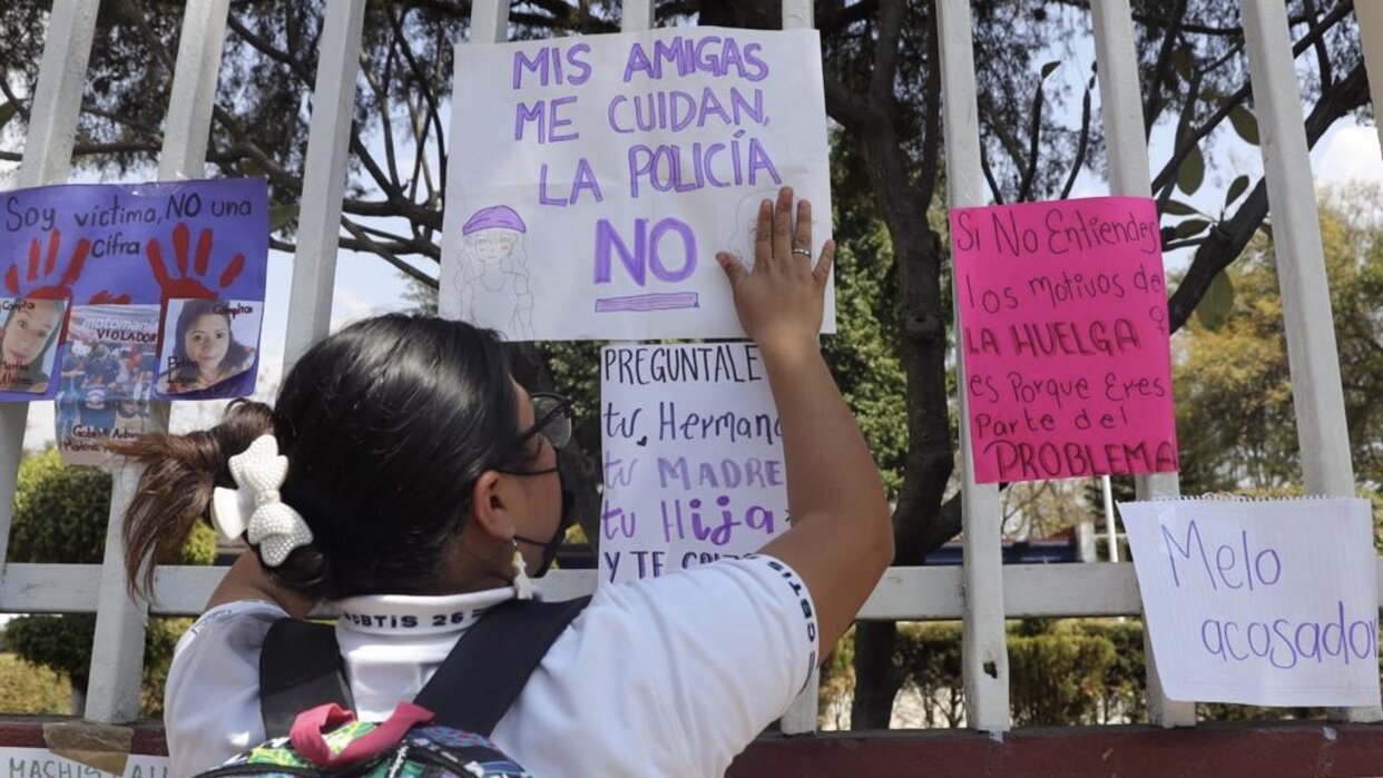 Cientos de adolescentes denuncian acoso sexual por maestros en México