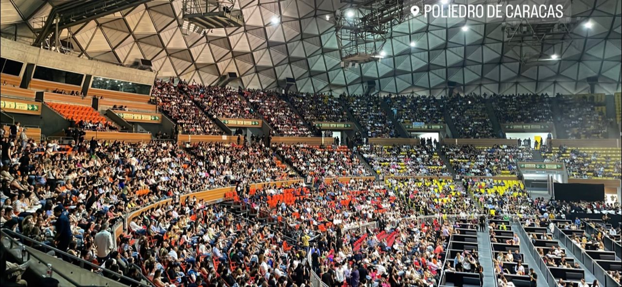 ¡Una noche inolvidable! En el Poliedro de Caracas más de 10 mil personas vivieron una noche de amor con Pablo Alborán en concierto
