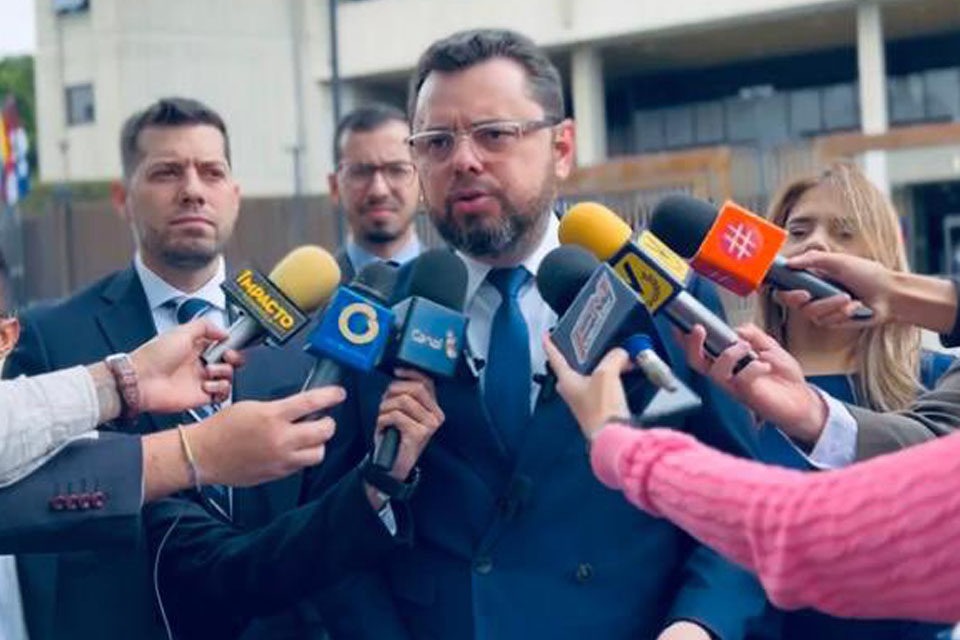 Antonio Ecarri, candidato por la Alianza del Lápiz, insistió que la salida de Guaidó es muestra de una oposición que se devora a sí misma