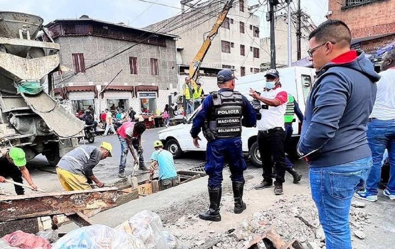 Escuadrón Caza Hueco realiza trabajos de rehabilitación y asfaltado en Caracas