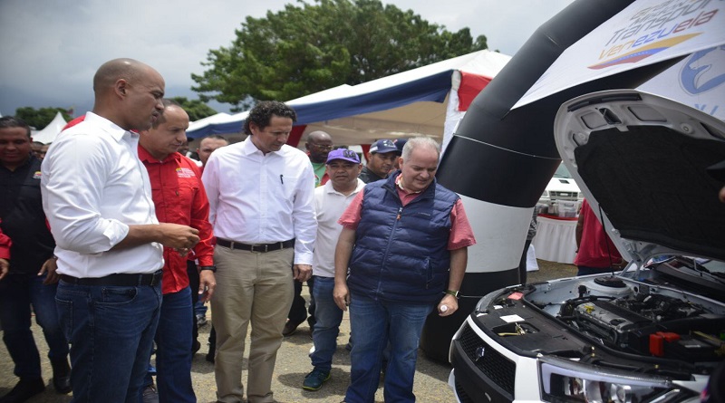 Profesionales del volante adquirieron partes y autopartes a bajos costos en Caracas