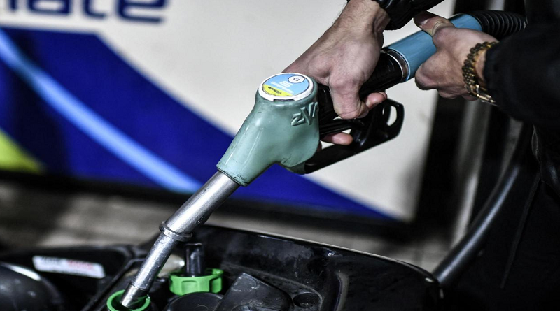 Huelgas en Francia impactan suministro de combustible