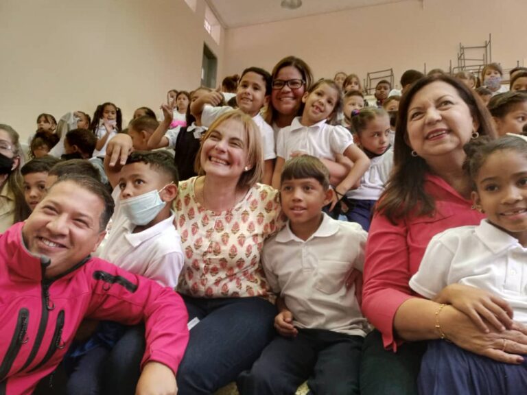 Atienden a 5 mil 600 personas en Unidad Educativa Gran Colombia
