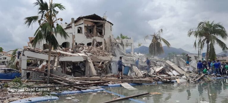 Fuerte explosión en el sector Pueblo Viejo en Lechería, deja heridos y pérdidas materiales