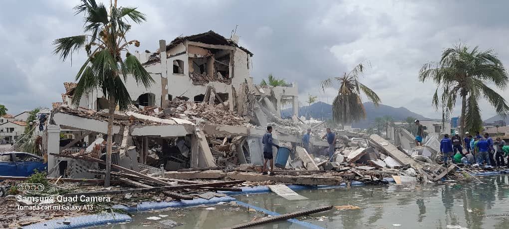 Fuerte explosión en el sector Pueblo Viejo en Lechería, deja heridos y pérdidas materiales