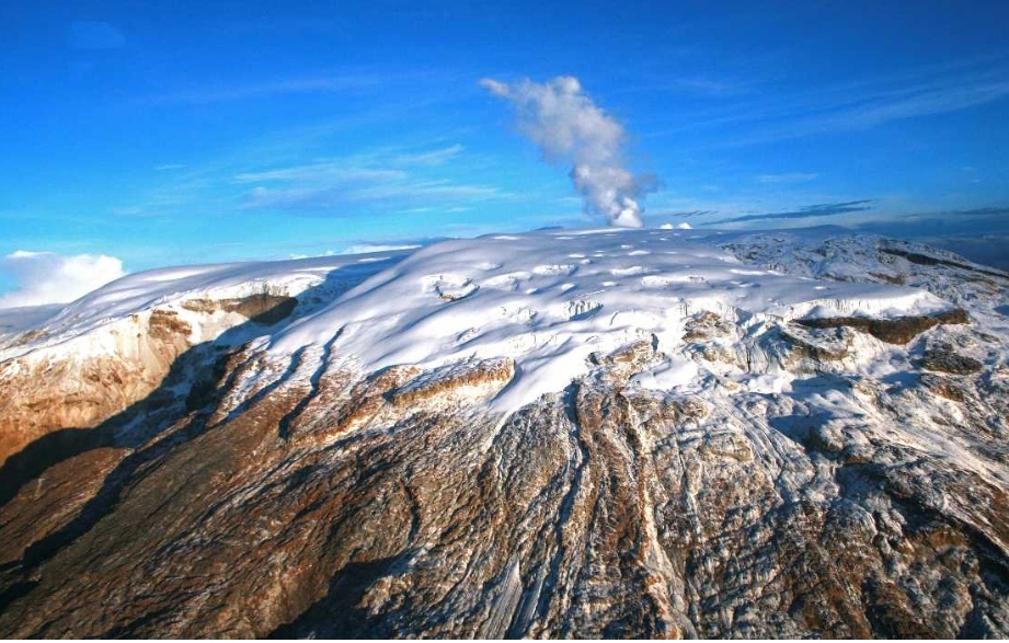 El volcán Nevado del Ruiz sigue con actividad inestable y en alerta naranja