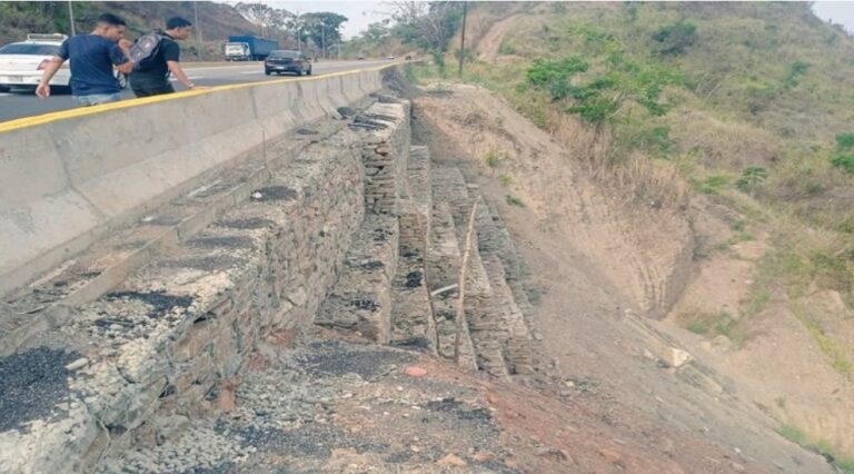 Repararon fallas de borde en la Autopista Regional del Centro