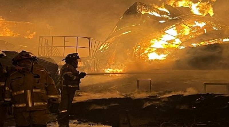 Controlaron incendio en Central de Abastos en la capital de México