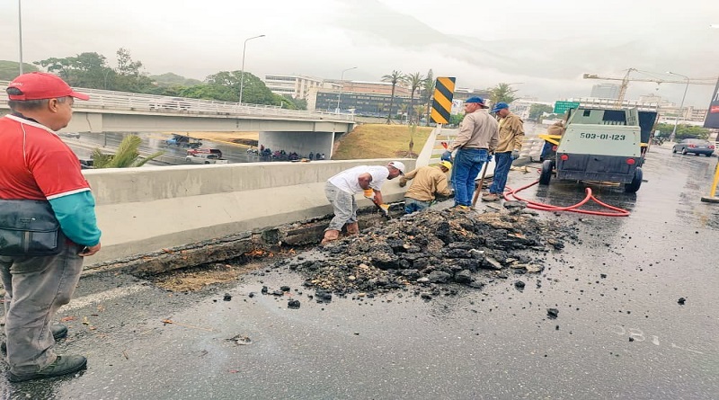 Inician trabajos de reparación de puente en Distribuidor Los Ruices