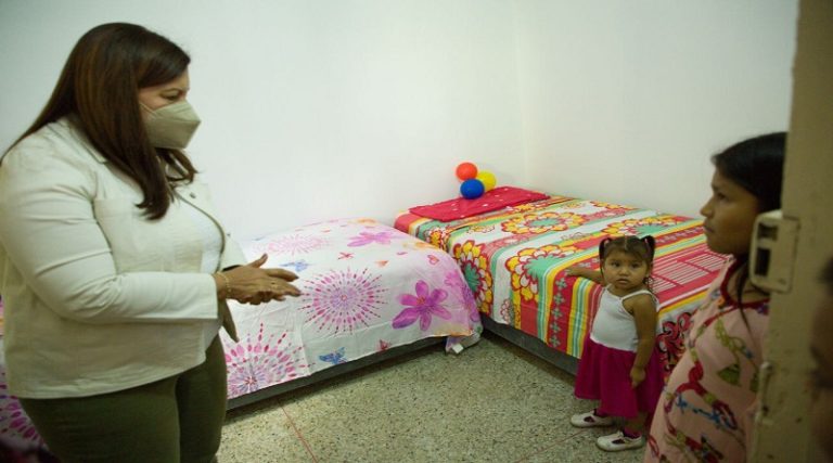 Entregan viviendas a 19 familias de la ciudad de Caracas