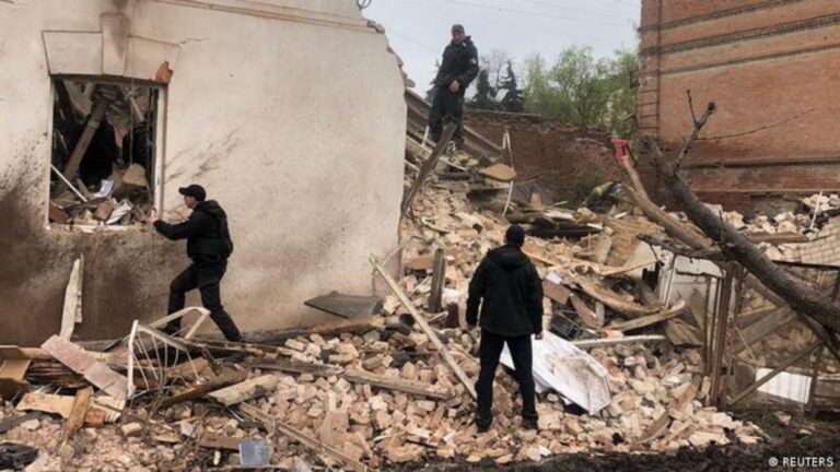 Un muerto y 15 heridos por ataque ruso contra una ciudad ucraniana