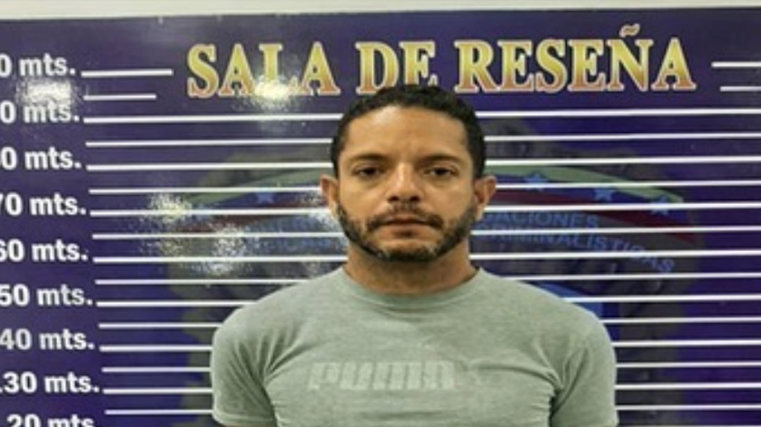 Autoridades lograron la detención del responsable del cautiverio de 89 aves exóticas