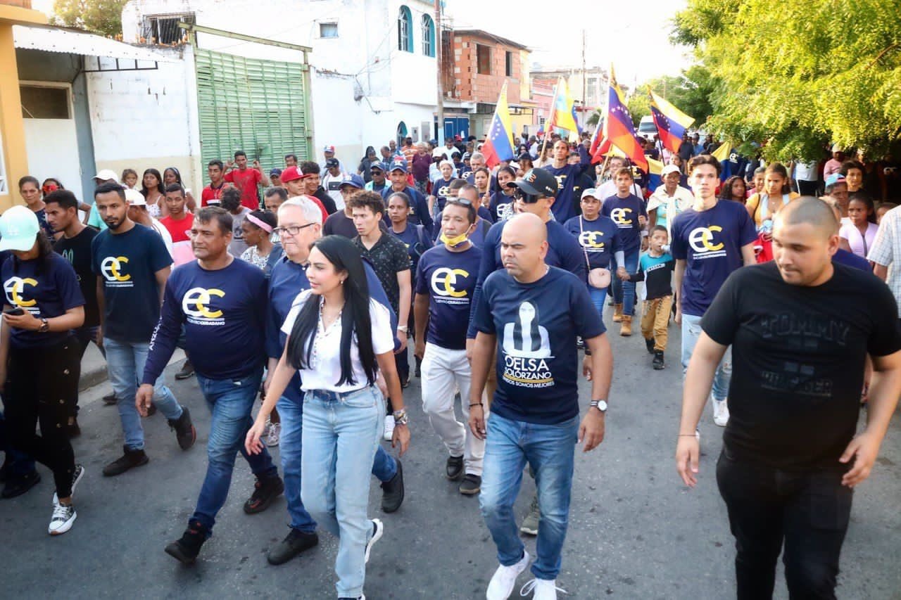Las calles de Barcelona recibieron a la candidata para las primarias Delsa Solórzano