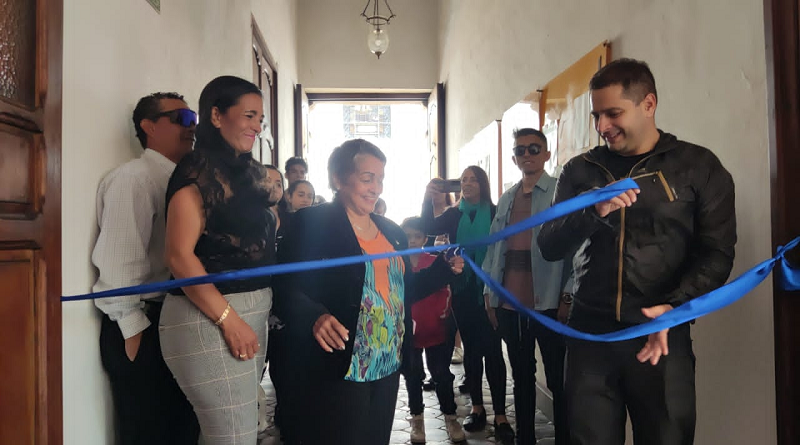 Inauguraron exposición “Entre ángeles y Eros” de la escultora Nidya Castrillo