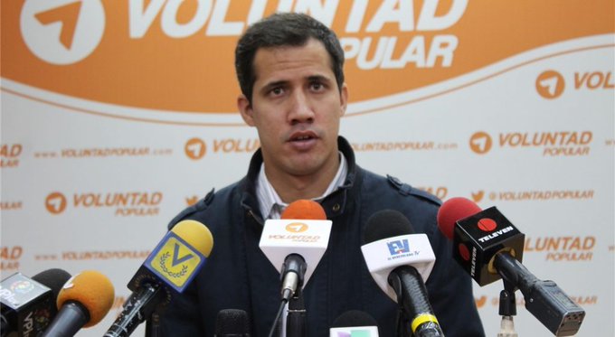 Guaidó continúa juramentando comandos de campaña
