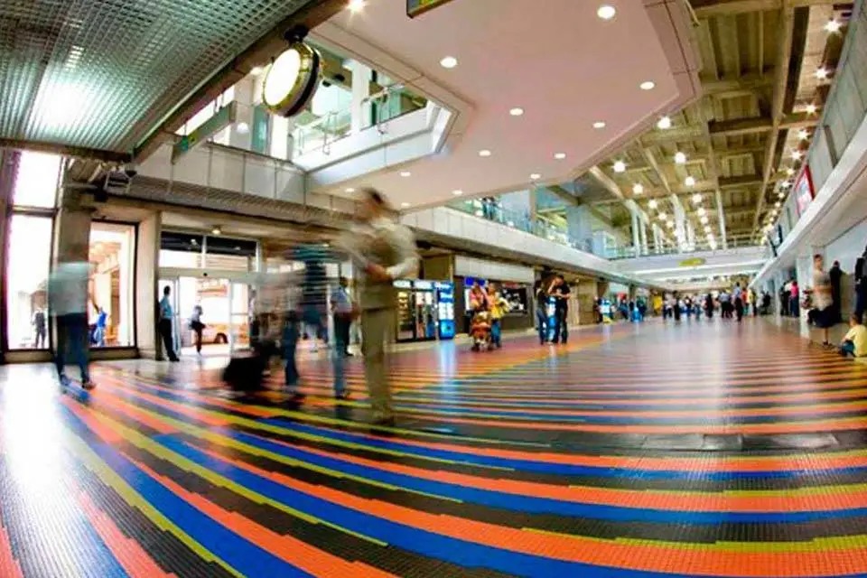 Director de la PNB ordenó intervención de la División Aeroportuaria separando del cargo a 3 comisarios de la PNB acusados de extorsión