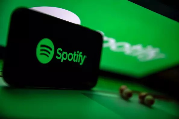 ¡Spotify le dice no a la inteligencia artificial! Borrando miles de canciones creadas por robots
