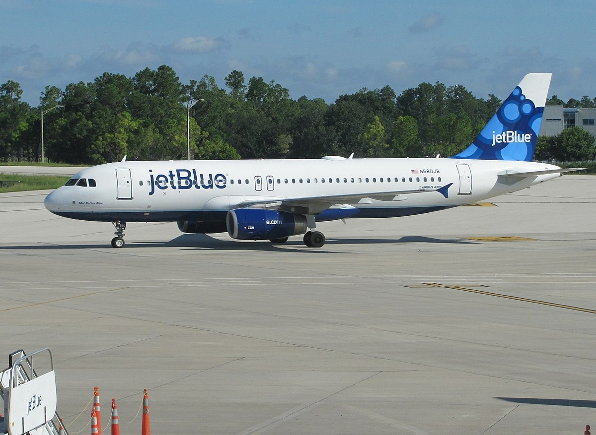 Pasajeros se quedan sin oxígeno durante vuelo de JetBlue (+ Video)