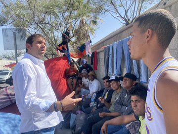Prosperi visitó Ciudad Juárez y solicitó a Biden abrir “canal humanitario” para migrantes venezolanos