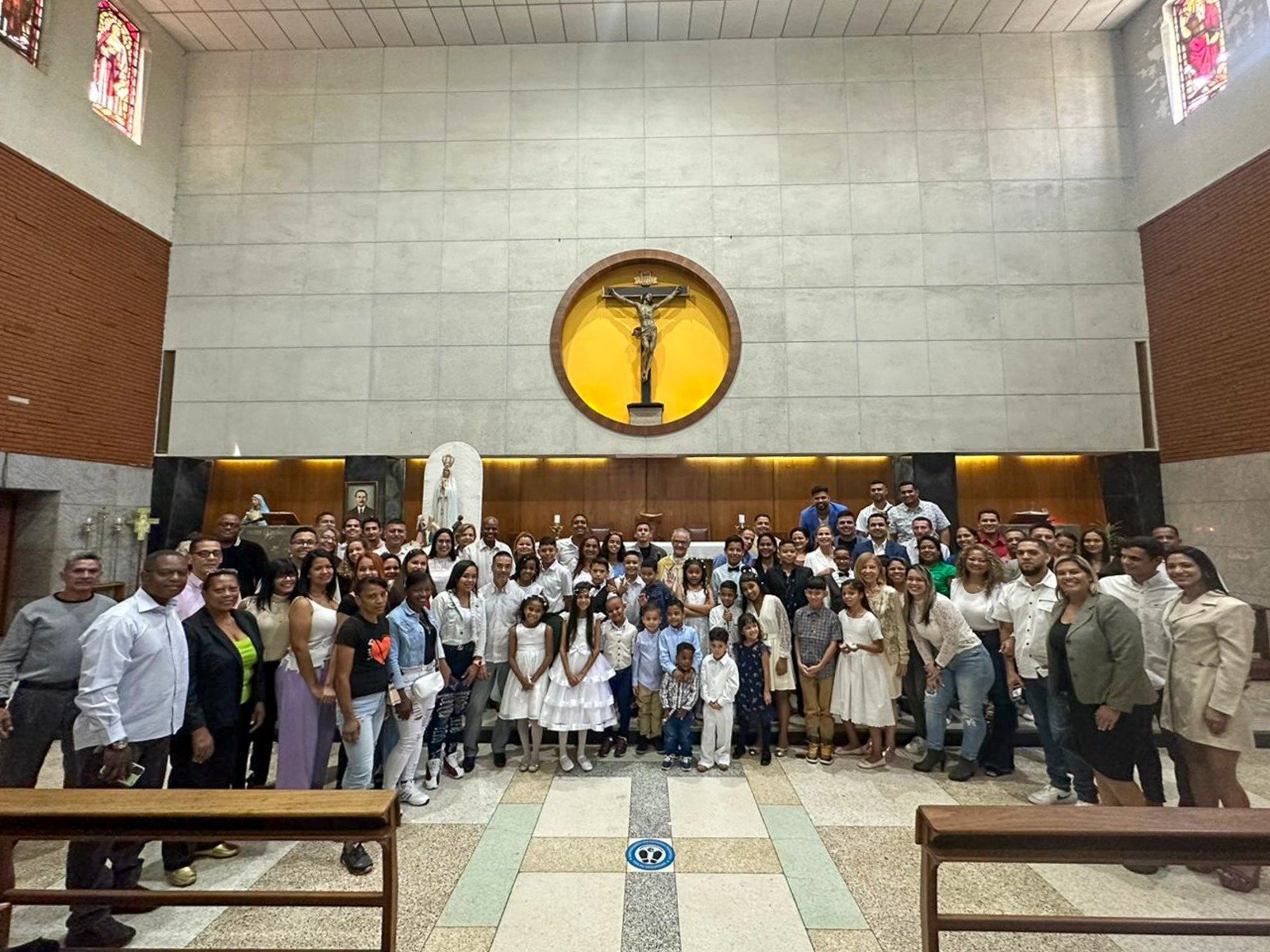 Niños y niñas de las escuelas municipales de Chacao están por hacer su primera comunión