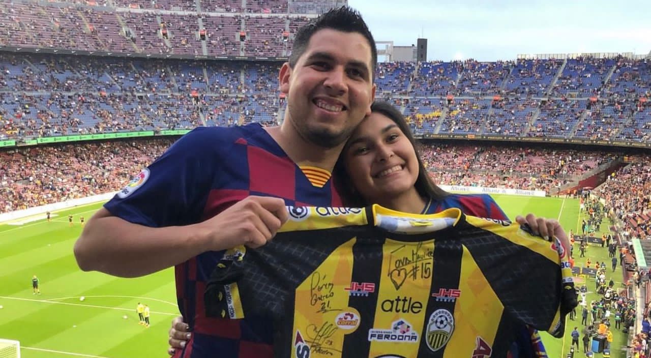 ¡Se comprometieron! Dos fanáticos del Dvo Táchira dieron un gran paso de amor desde el estadio del Barcelona, traspasaron fronteras