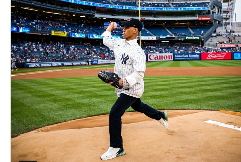 ¡Orgullo venezolano! Javier Castellano hace el primer lanzamiento en el Yankee Stadium