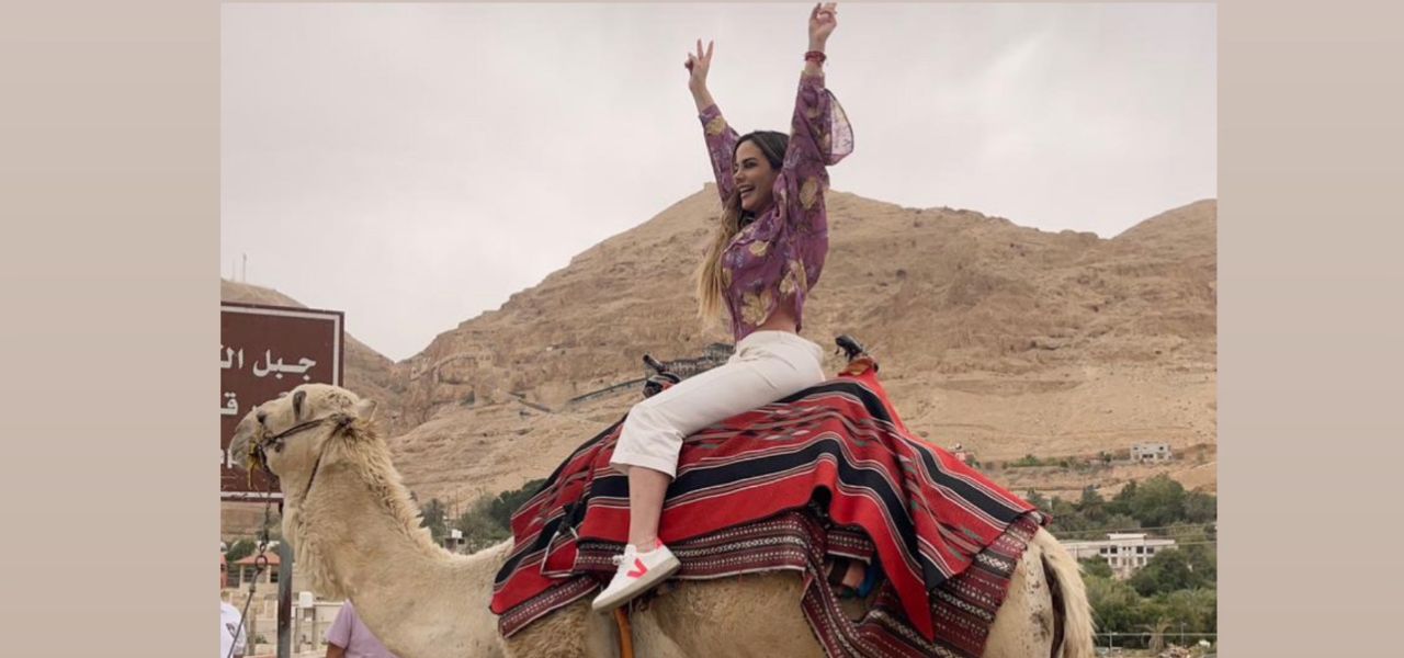 ¡En Israel la venezolana Endrina Yepez! «Estar en este lugar es muy poderoso, en el monte de las tentaciones, lugar en el que Jesús fue tentado en Jericó