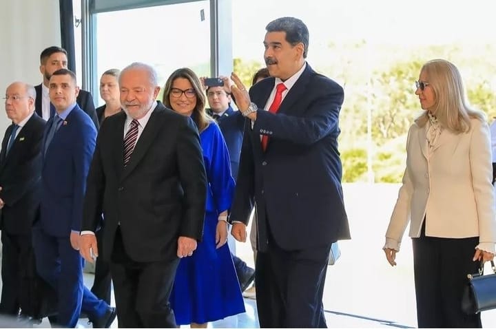 Presidente Nicolás Maduro fue recibido con honores en el Palacio de Planalto