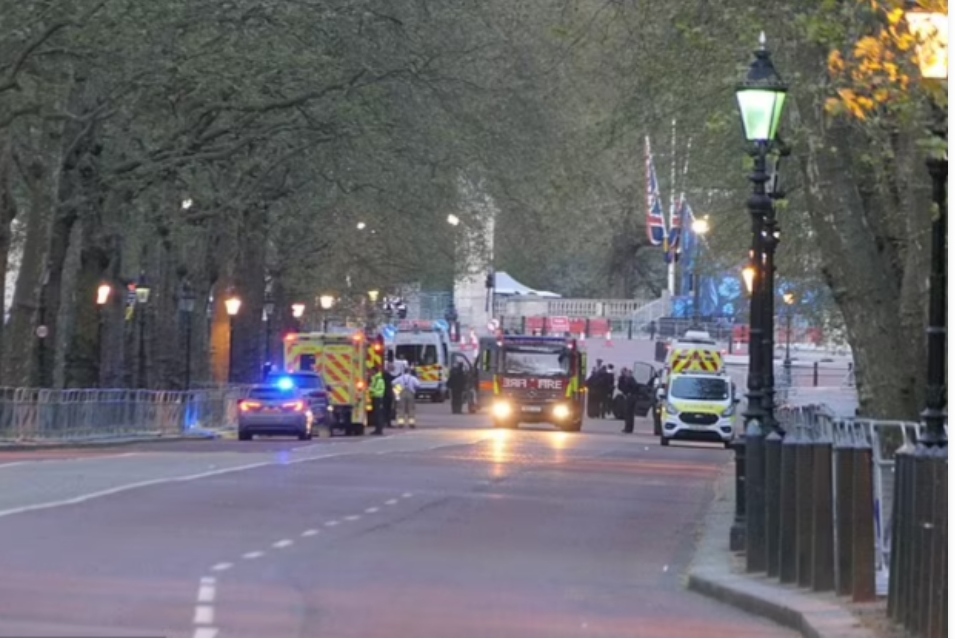 Pánico en el palacio de Buckingham: un intruso armado se filtró en vísperas de la coronación de Carlos