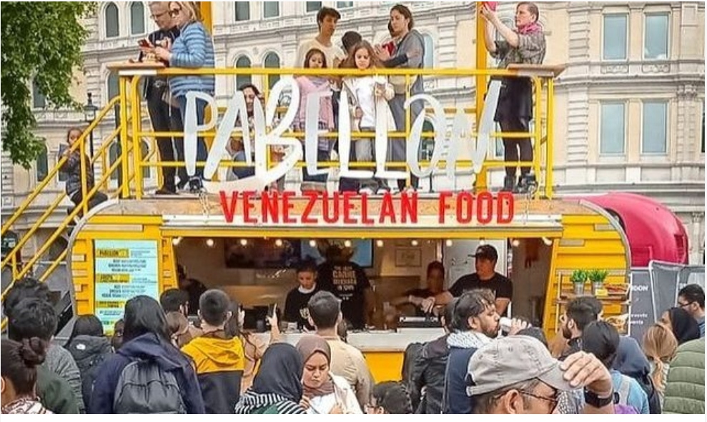 El pabellón venezolano estuvo en primera fila durante la coronación del rey Carlos III