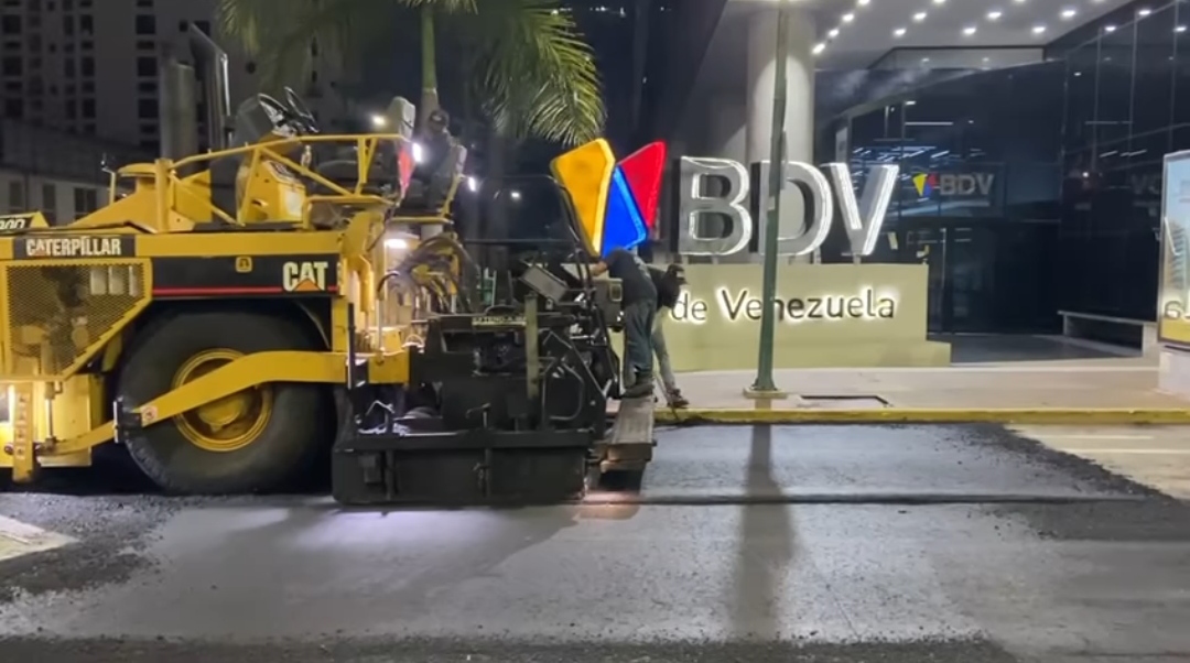 ¡Máxima eficiencia! Alcaldia de Chacao realizó labores de asfaltado en la 2da transversal de la Castellena (+ Video)
