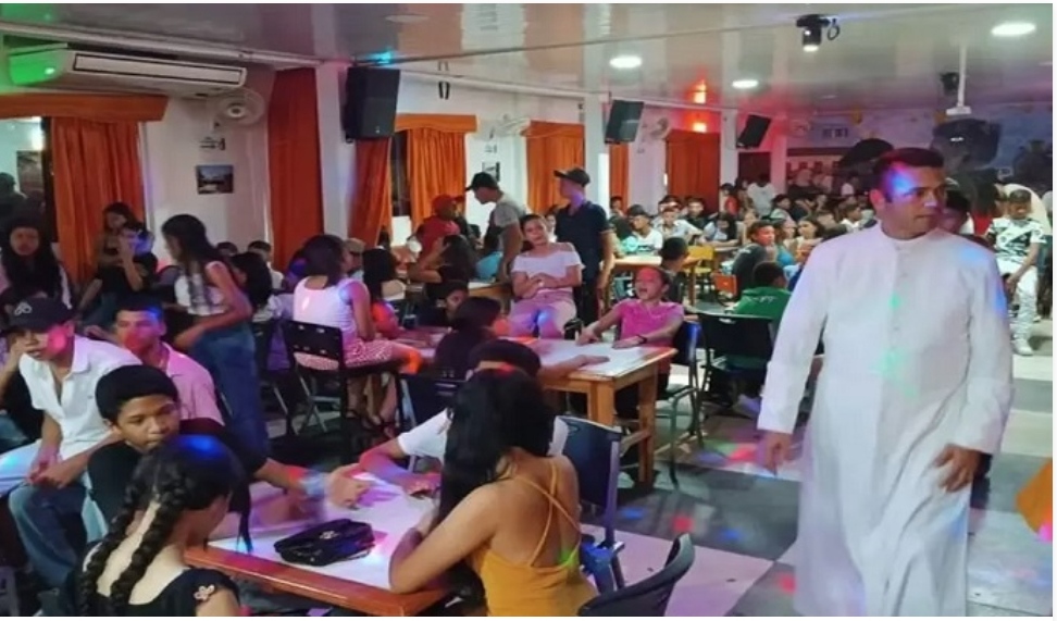 Viral|Sacerdote evangelizó en una discoteca