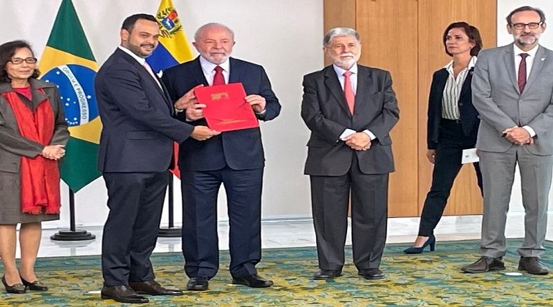 Embajador Manuel Vadell entregó cartas credenciales al presidente de Brasil