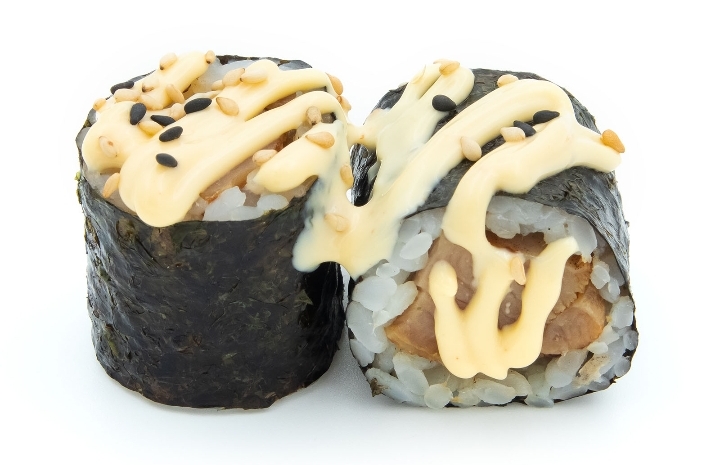 ¡Sushi con mayonesa! Sushi roll de atún en lata versión exprés