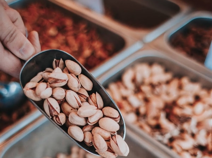 ¿Sabías qué? El pistacho por el alto contenido de melatonina, con solo comer 2 pistachos antes de irte a la cama te ayuda a dormir