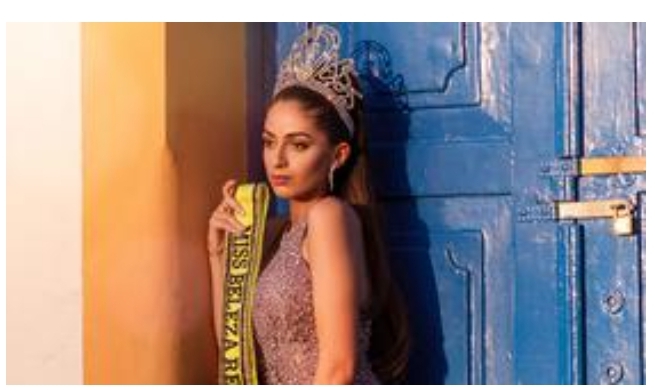 El marido de una miss irrumpió en el escenario y rompió la corona de la ganadora