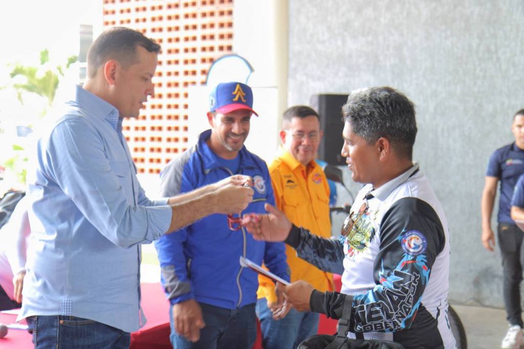 Nuevo lote de motos financiadas por el Banco Bicentenario fueron entregadas en La Guaira