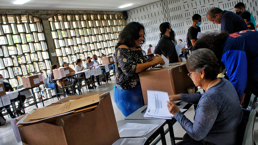 Dirigentes opositores apoyan las elecciones de la UCV