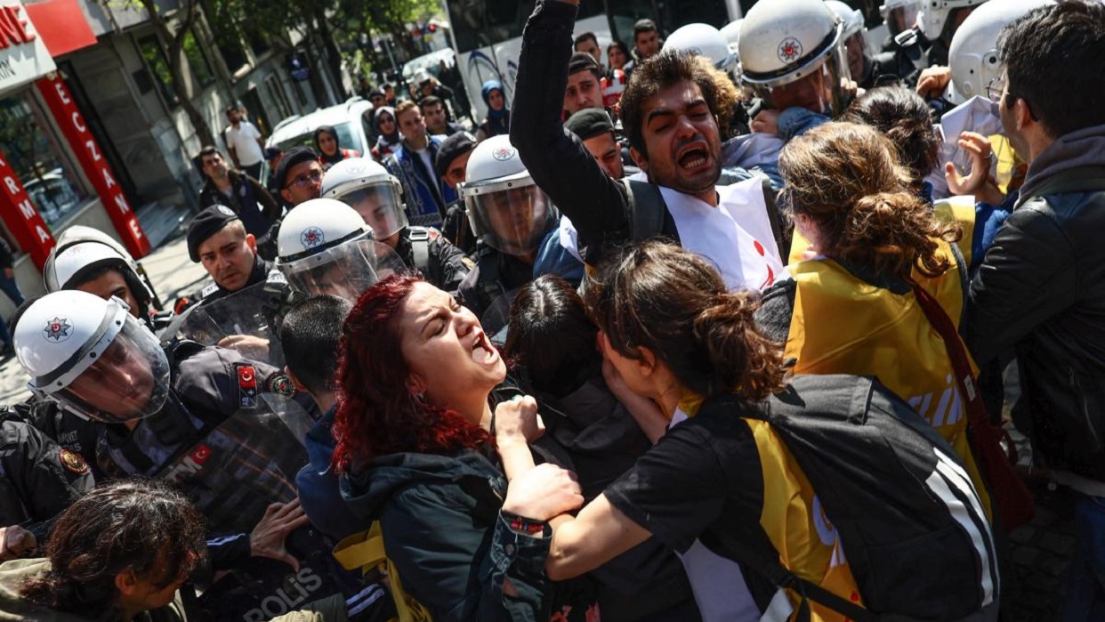Estambul: Unas 40 personas han sido detenidas por intentar manifestar en la plaza Taksim