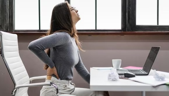 Cuidando tu espalda: ¿Cuáles son los alimentos esenciales para una columna vertebral fuerte y flexible?