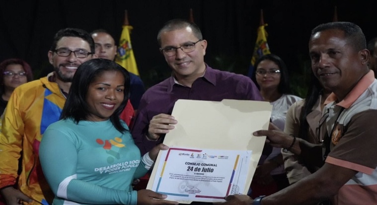 Integrantes de consejos comunales reciben recursos para desarrollo productivo en Miranda