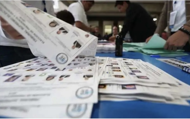 Cierran centros electorales e inicia conteo de votos en Guatemala